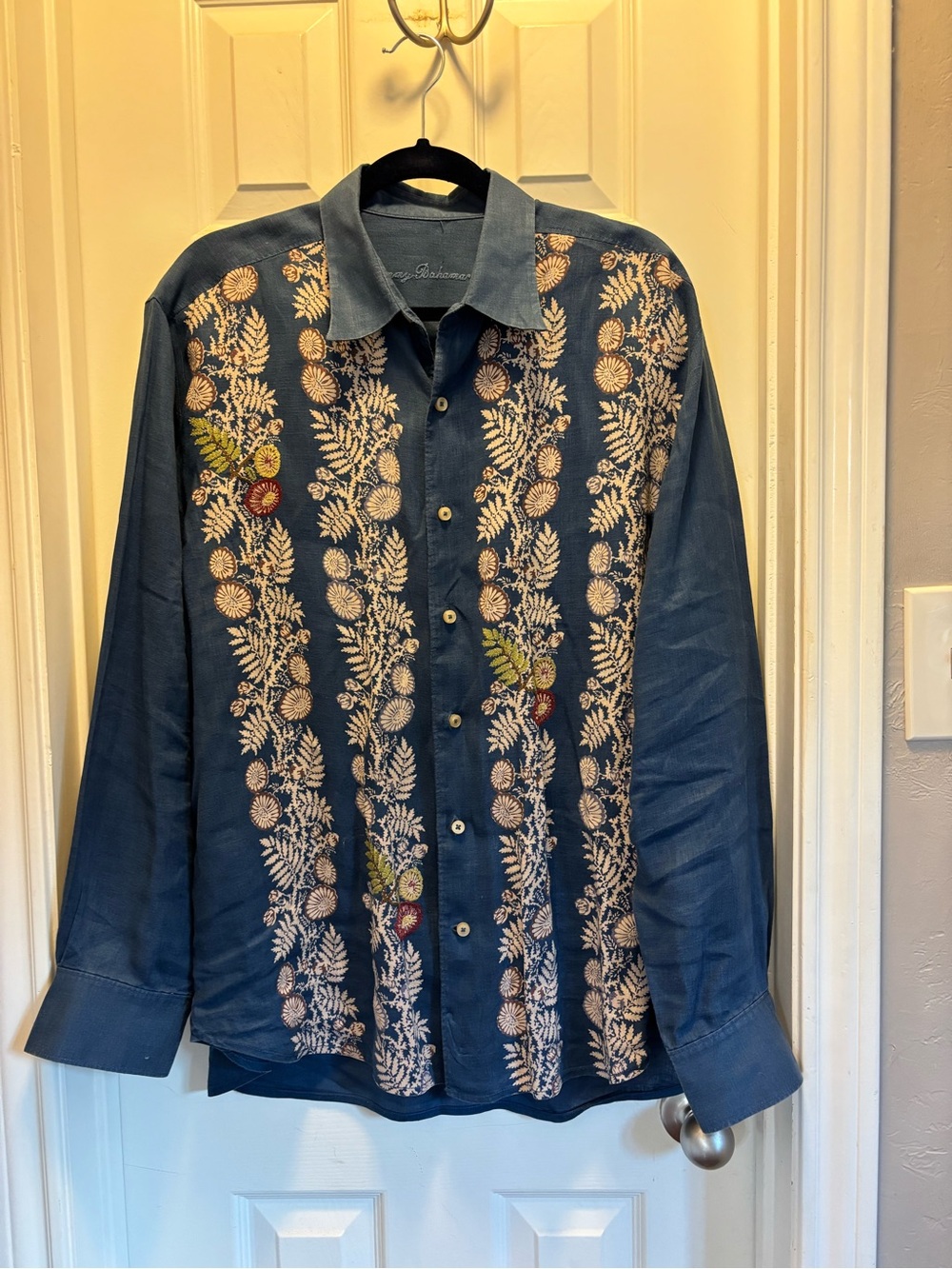 Men’s Tommy Bahama Blue Embroidered Floral Shirt - Large (oversized)